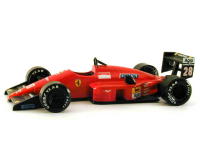 La maquette de cette F1 composée de 20 pièces et parties moulées par la marque Heller