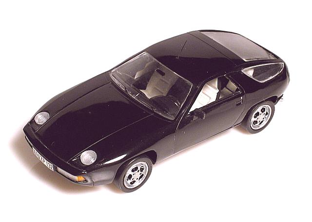 Miniature de la BMW 630 CS reproduite par Heller