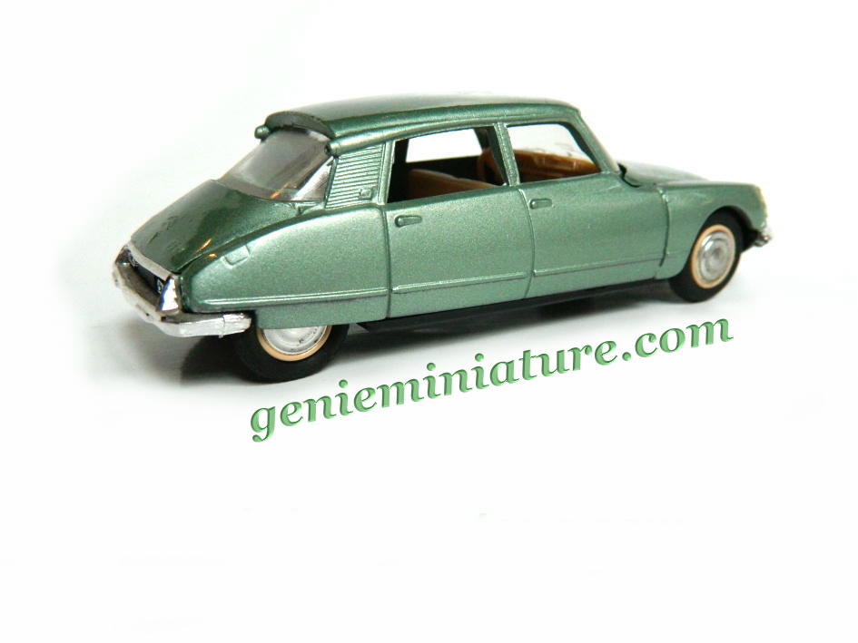 Eligor CEC 1/43 – Simca 1500 Break Verte Avec Personnage Et Boîte, Occasion