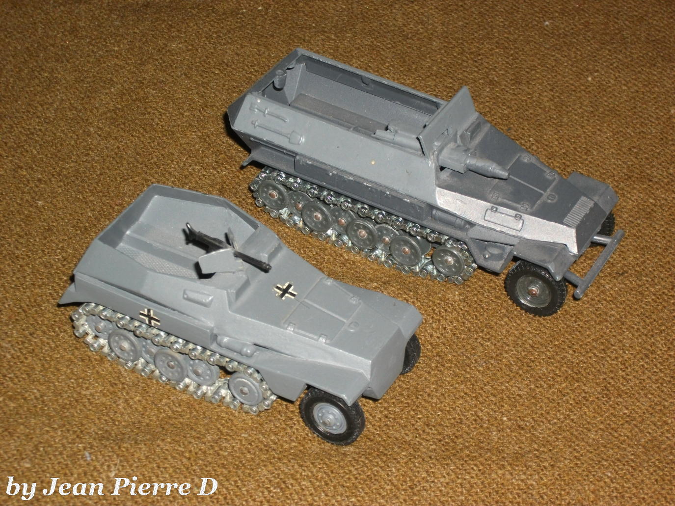 Le semi chenillé Hanomag SdKfz 251/1 en miniature de Minichamps au 1/35e